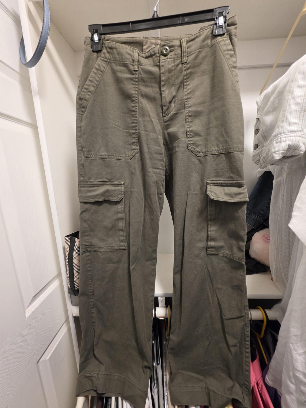 Universal Thread Women's Cargo Pants in Olive